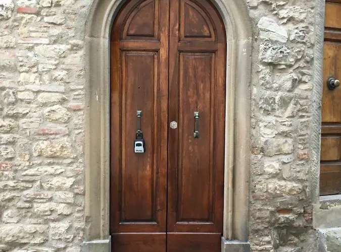 아파트 Art Rebus Tower In Tuscany 라다인키안티