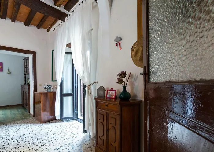 아파트 Art Rebus Tower In Tuscany